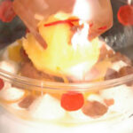 "Burbuja de aire de frutas de la pasión" con coulis de frambuesas, nieve de coco y sorbete de guayaba